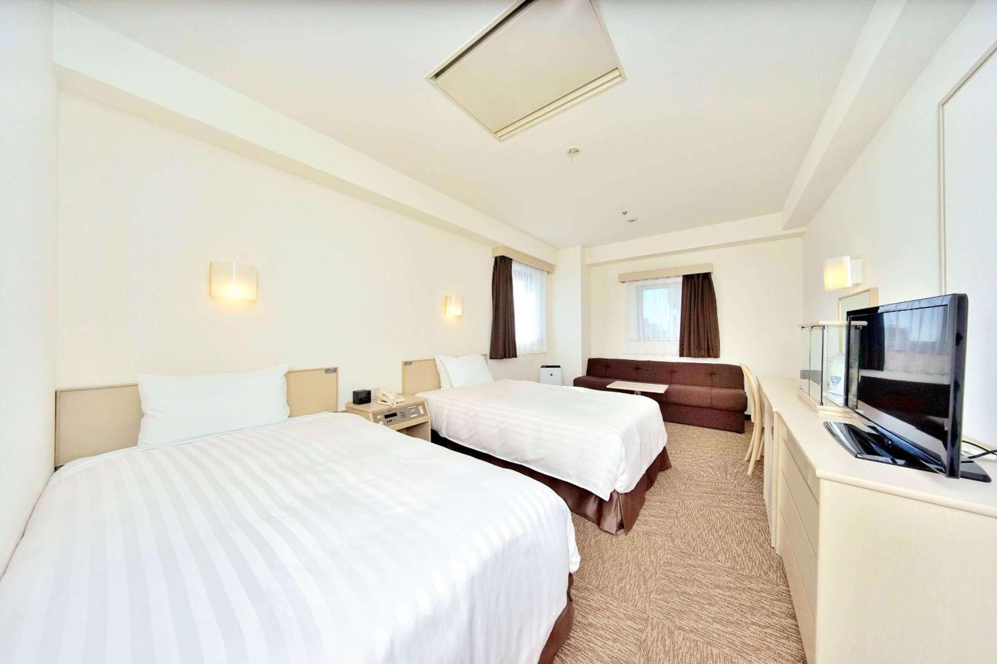 Twin Room with Sofa Bed - Non-Smoking